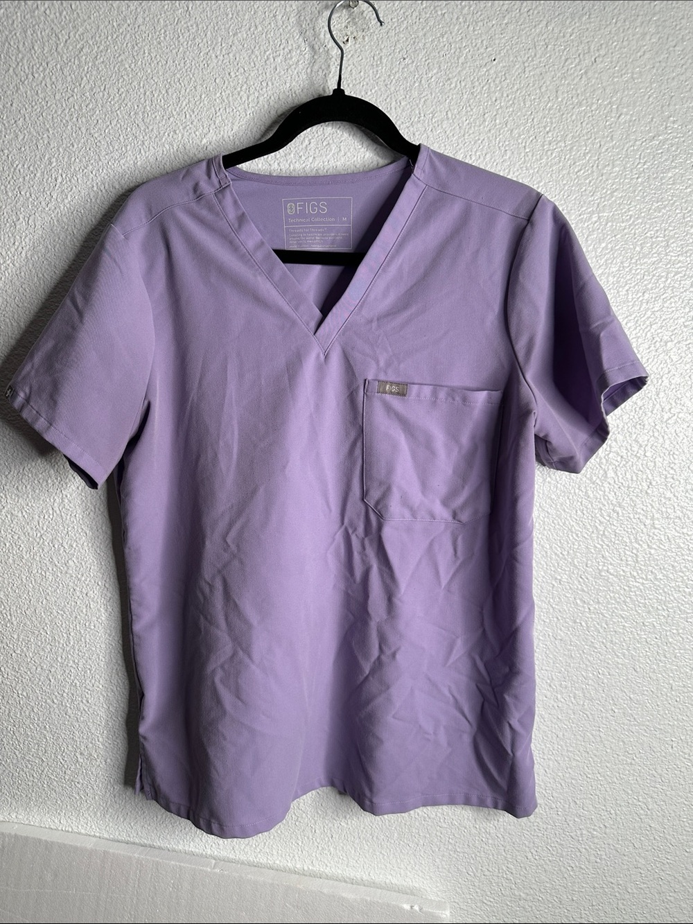 FIGS Lavender V-Neck Scrub Top with Chest Pocket size M